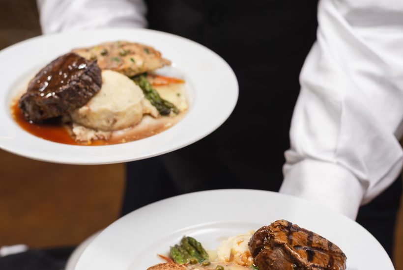 6 Wedding Reception Meal Styles to Choose From - originally published on ivoryandink.com