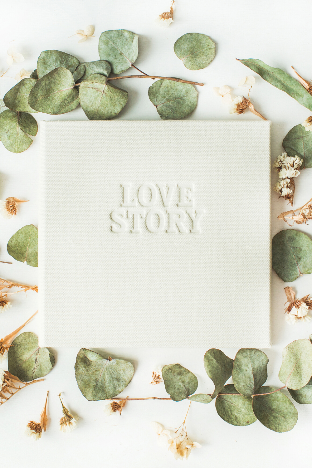 There are things that you should and shouldn't DIY for your wedding. We're sharing the goods on what you shouldn't DIY for your wedding! IVORY+ink Co.